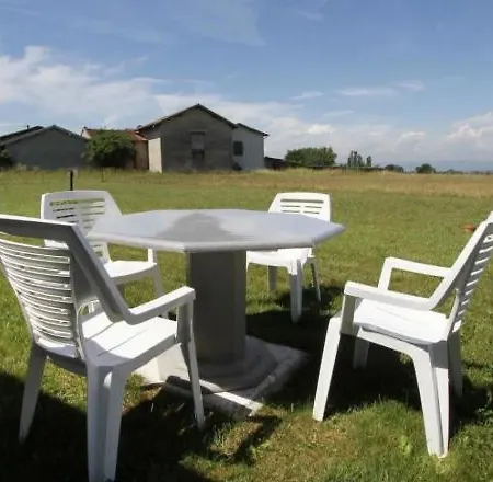 Holiday home Les Des Noyerettes